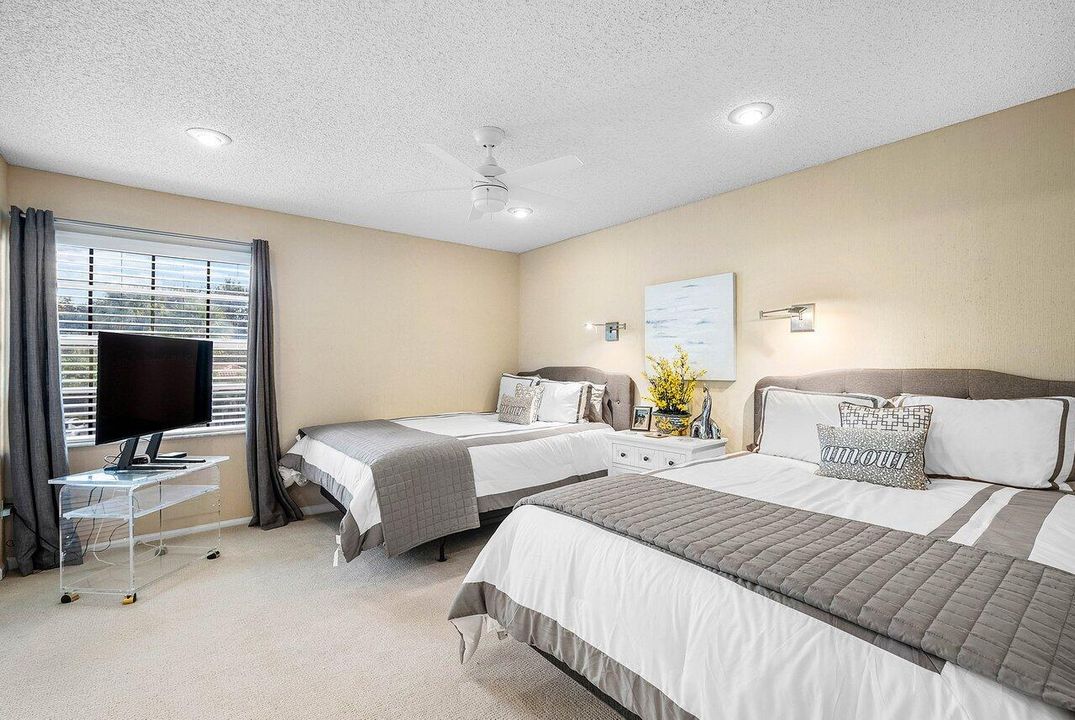 En Venta: $1,100,000 (3 camas, 2 baños, 2430 Pies cuadrados)