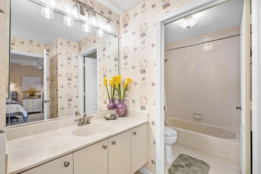 En Venta: $1,100,000 (3 camas, 2 baños, 2430 Pies cuadrados)