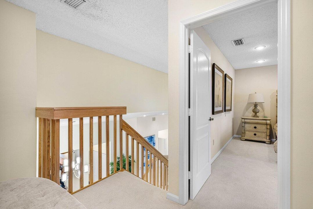 En Venta: $1,100,000 (3 camas, 2 baños, 2430 Pies cuadrados)