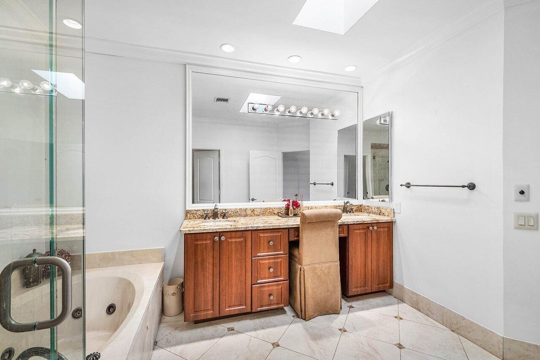 En Venta: $1,100,000 (3 camas, 2 baños, 2430 Pies cuadrados)