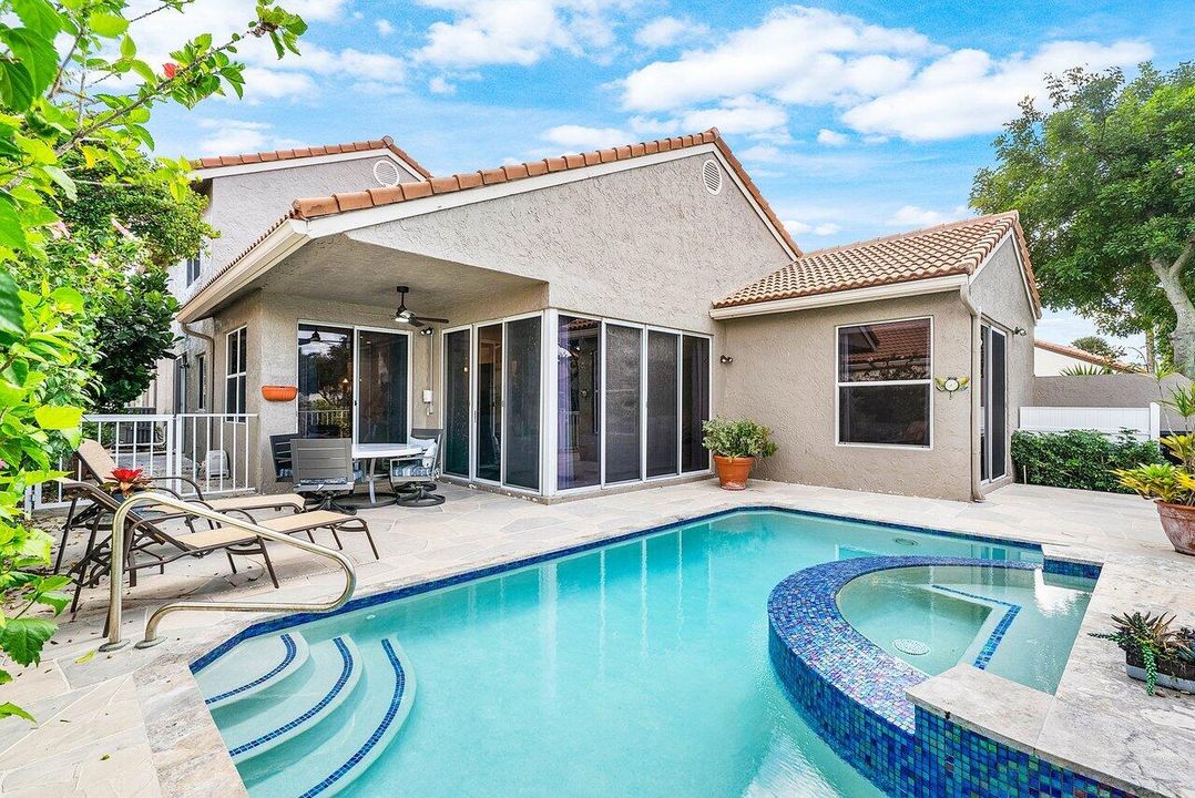 En Venta: $1,100,000 (3 camas, 2 baños, 2430 Pies cuadrados)