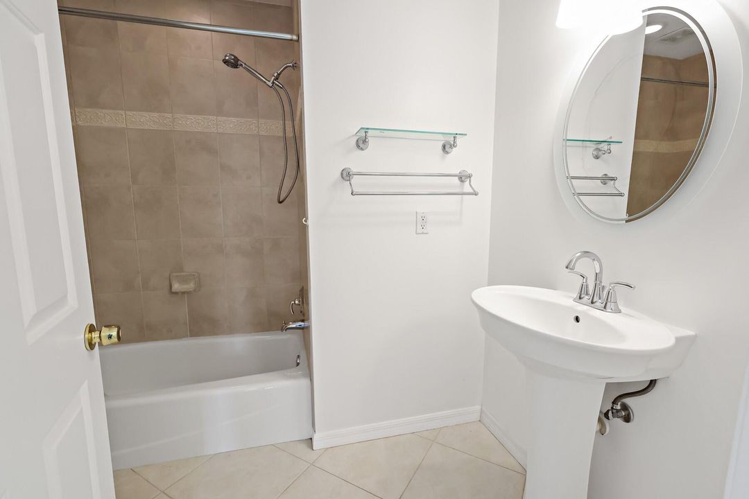 For Rent: $2,000 (2 beds, 2 baths, 1284 Square Feet)