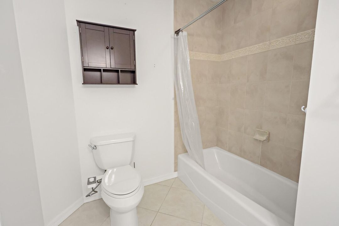 For Rent: $2,000 (2 beds, 2 baths, 1284 Square Feet)