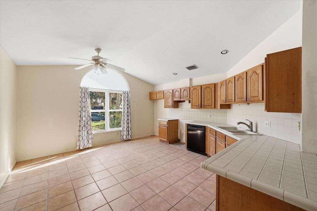 待售: $335,000 (3 贝兹, 2 浴室, 1488 平方英尺)