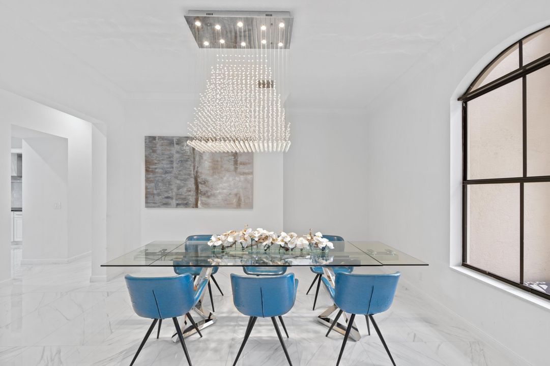 En Venta: $1,600,000 (6 camas, 4 baños, 4616 Pies cuadrados)