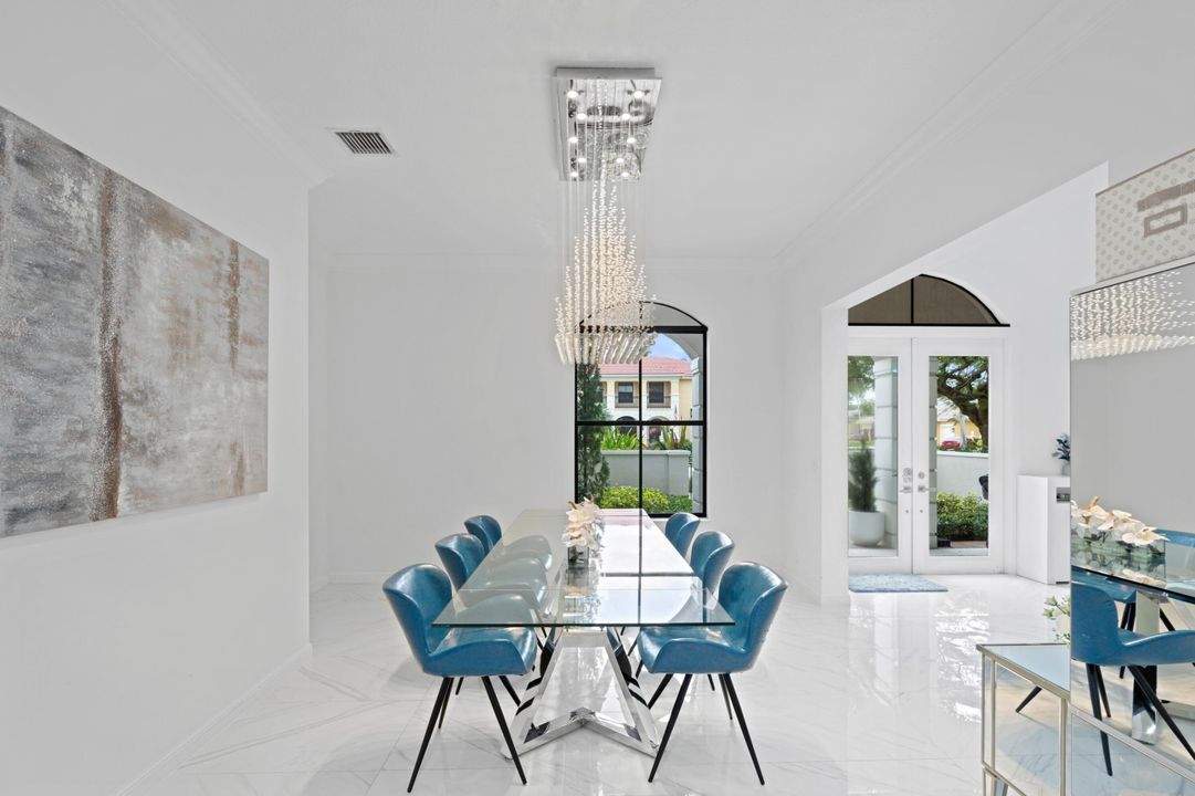 En Venta: $1,600,000 (6 camas, 4 baños, 4616 Pies cuadrados)