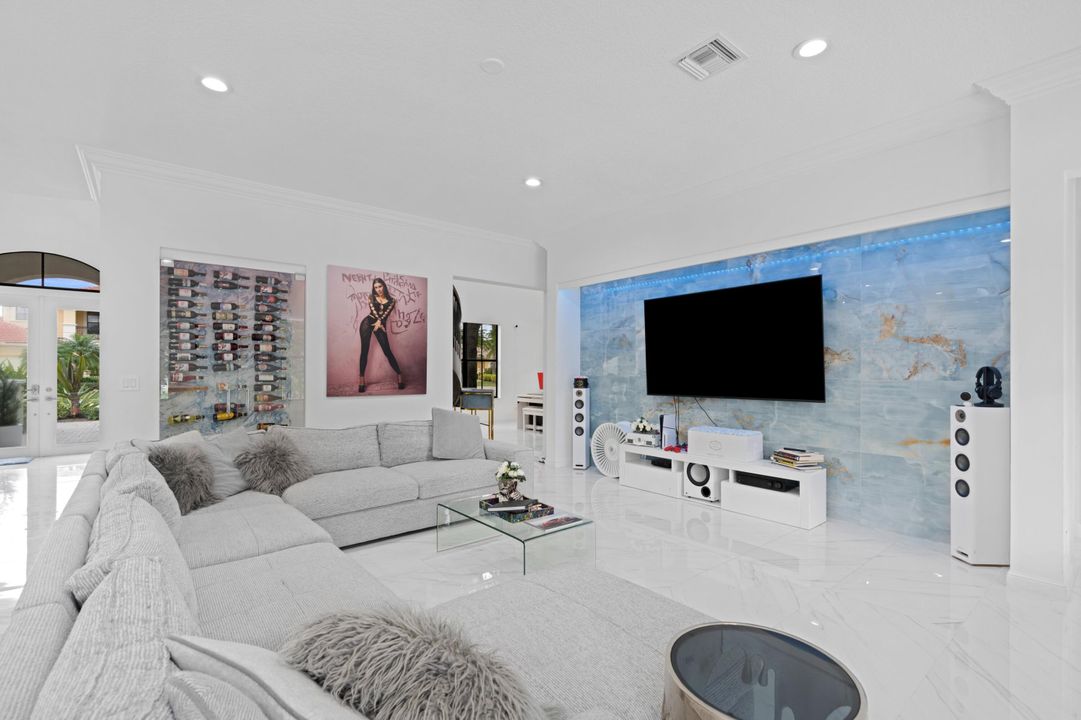 En Venta: $1,600,000 (6 camas, 4 baños, 4616 Pies cuadrados)