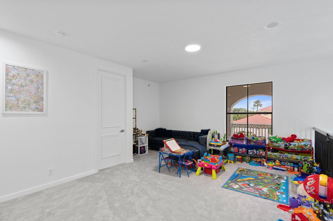 En Venta: $1,600,000 (6 camas, 4 baños, 4616 Pies cuadrados)