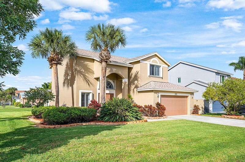 For Sale: $650,000 (4 beds, 2 baths, 2553 Square Feet)