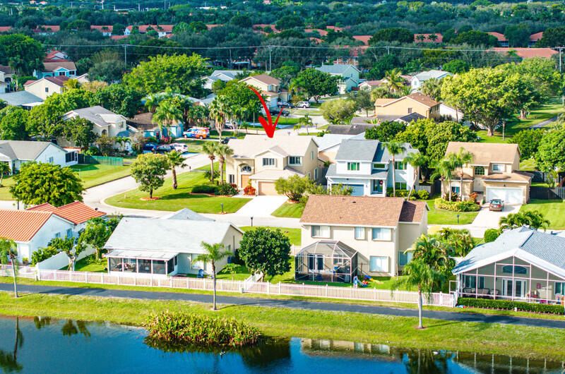 For Sale: $650,000 (4 beds, 2 baths, 2553 Square Feet)