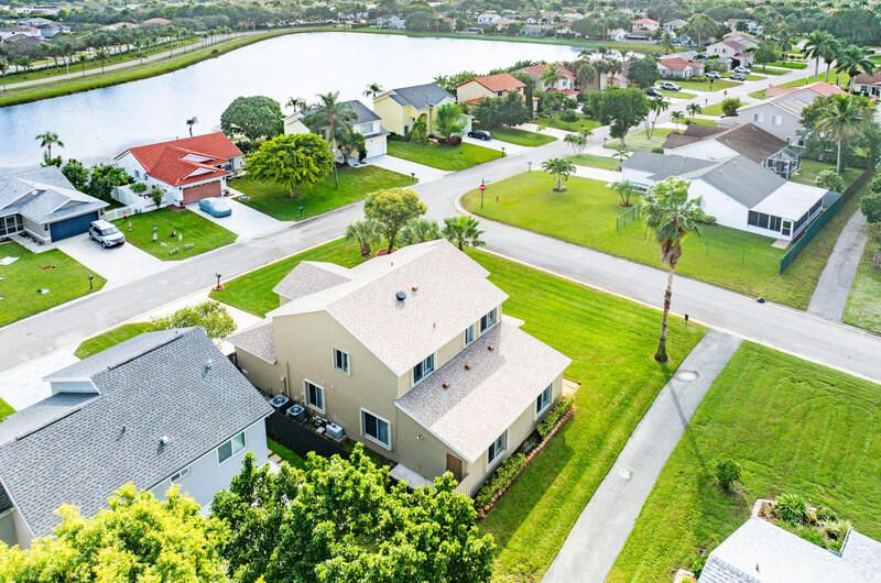 For Sale: $650,000 (4 beds, 2 baths, 2553 Square Feet)