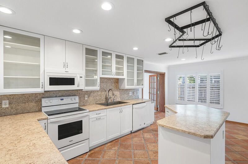 For Sale: $650,000 (4 beds, 2 baths, 2553 Square Feet)