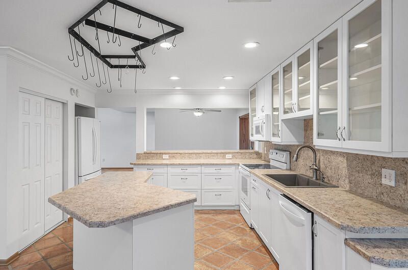 For Sale: $650,000 (4 beds, 2 baths, 2553 Square Feet)