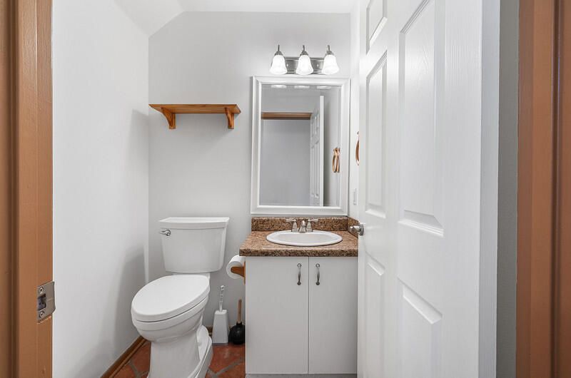 For Sale: $650,000 (4 beds, 2 baths, 2553 Square Feet)