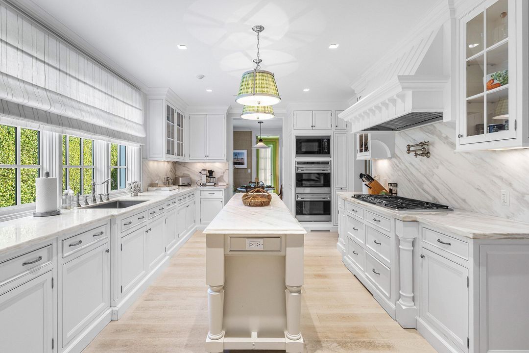 For Sale: $17,750,000 (5 beds, 6 baths, 5548 Square Feet)