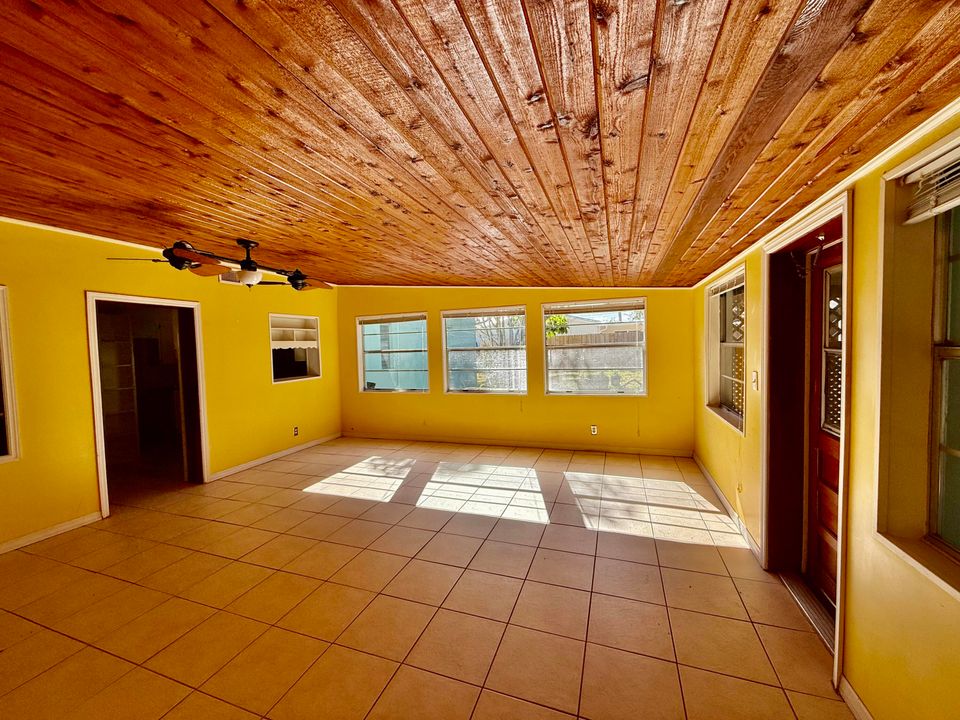 На продажу: $365,000 (2 спален, 2 ванн, 1340 Квадратных фут)