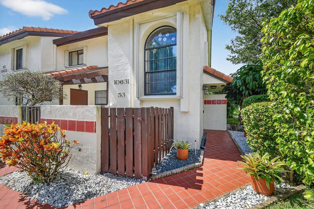 En Venta: $265,000 (2 camas, 2 baños, 1385 Pies cuadrados)