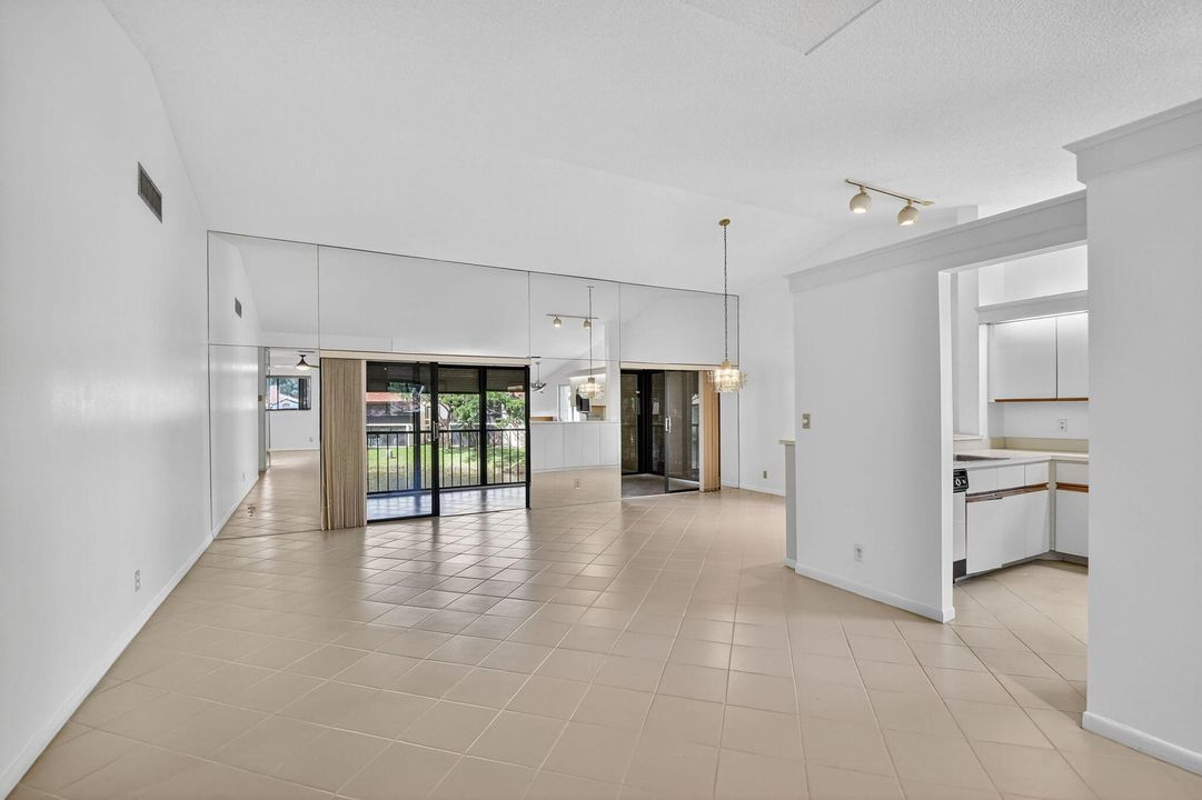 En Venta: $265,000 (2 camas, 2 baños, 1385 Pies cuadrados)