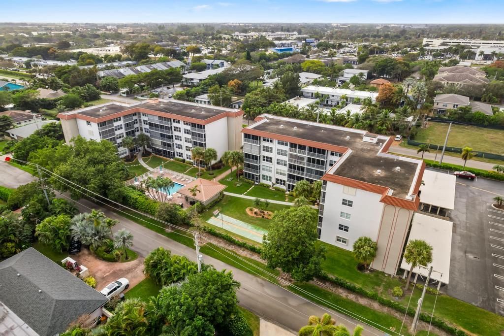 For Sale: $309,900 (2 beds, 2 baths, 1009 Square Feet)