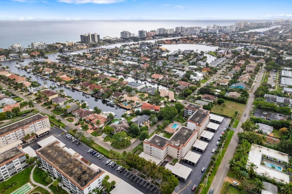 For Sale: $309,900 (2 beds, 2 baths, 1009 Square Feet)