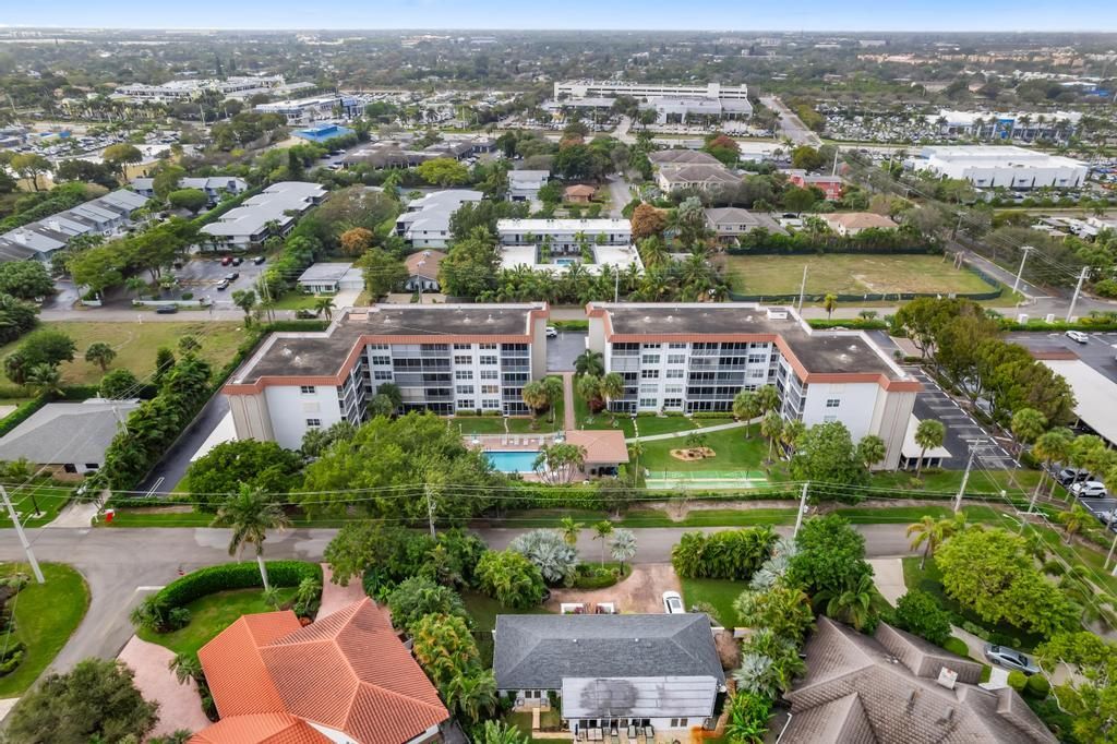 For Sale: $309,900 (2 beds, 2 baths, 1009 Square Feet)