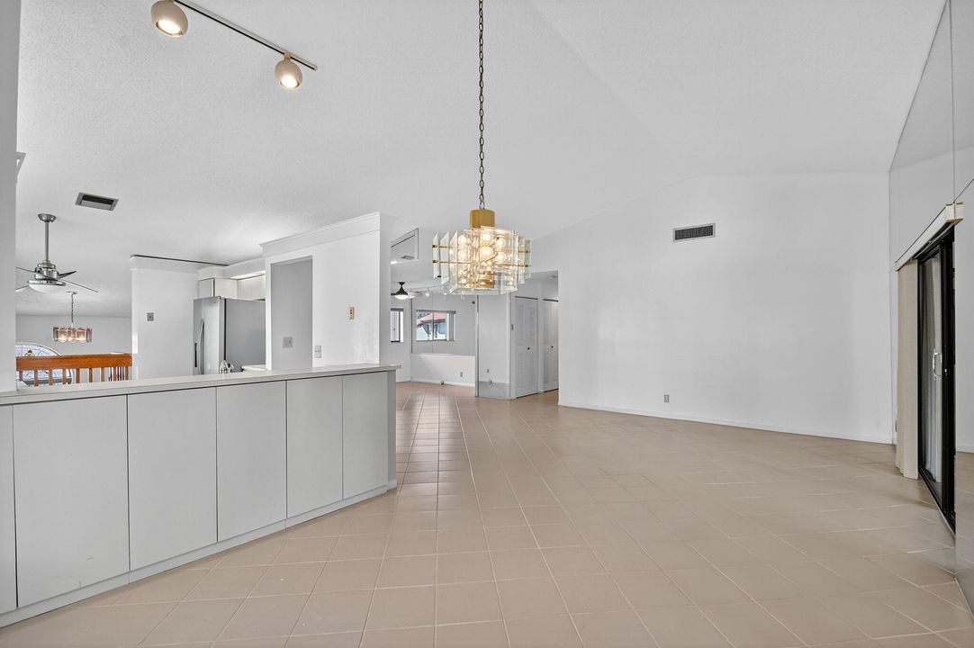 En Venta: $265,000 (2 camas, 2 baños, 1385 Pies cuadrados)