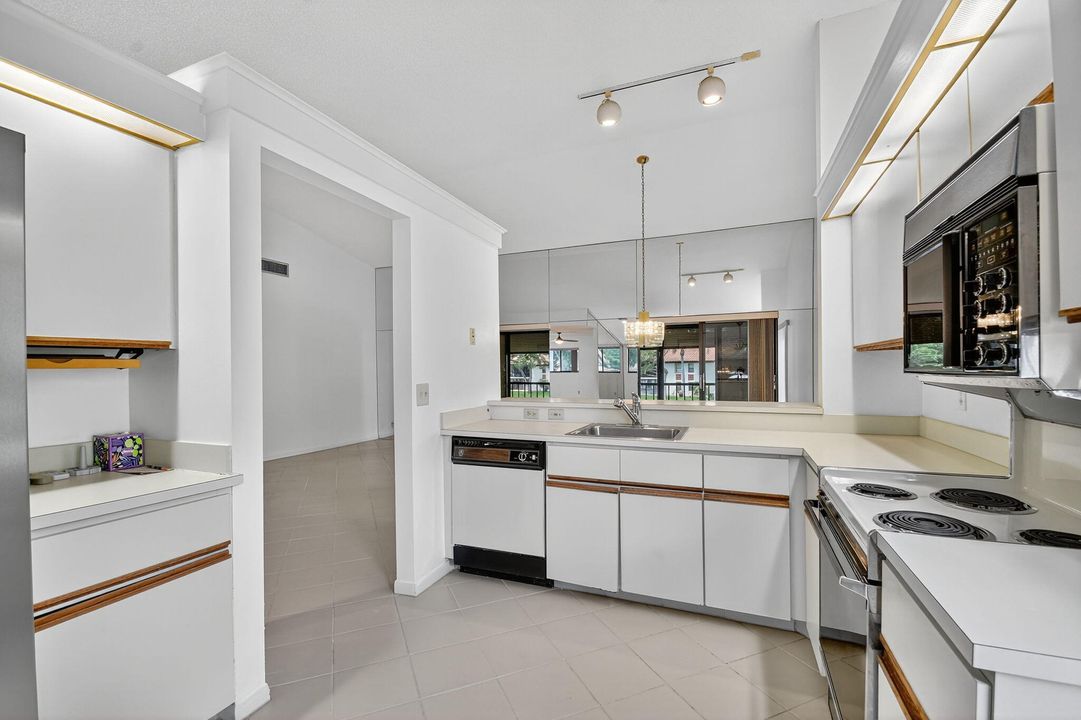 En Venta: $265,000 (2 camas, 2 baños, 1385 Pies cuadrados)