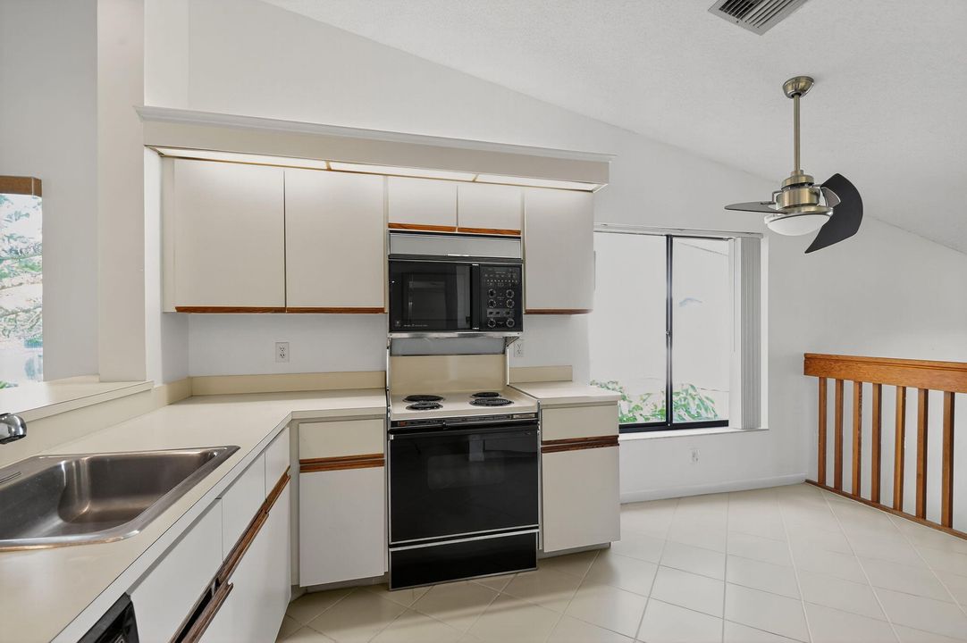 En Venta: $265,000 (2 camas, 2 baños, 1385 Pies cuadrados)