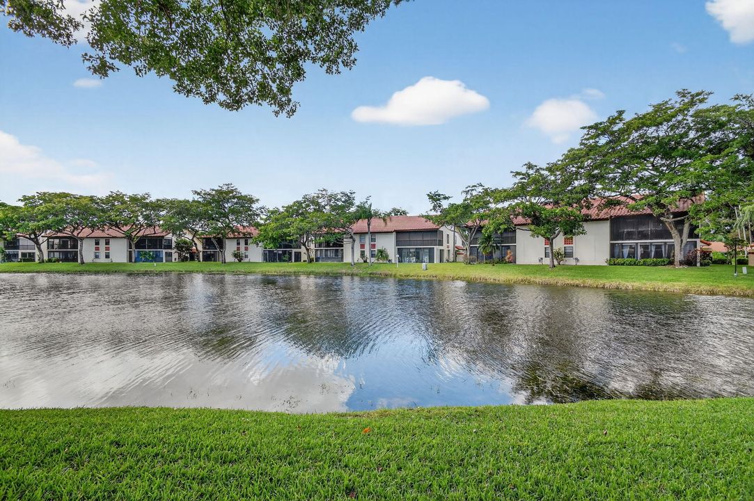 En Venta: $265,000 (2 camas, 2 baños, 1385 Pies cuadrados)