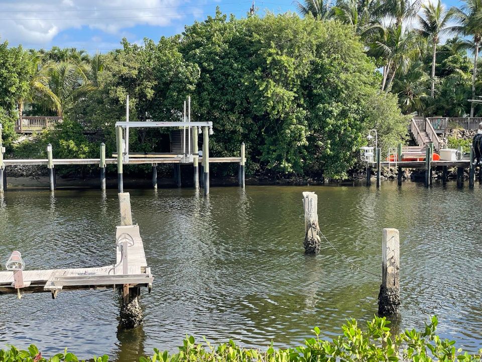 Active With Contract: $499,000 (2 beds, 2 baths, 1079 Square Feet)