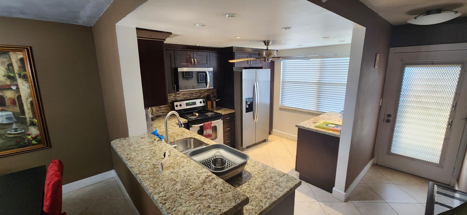 待售: $169,900 (2 贝兹, 2 浴室, 1156 平方英尺)