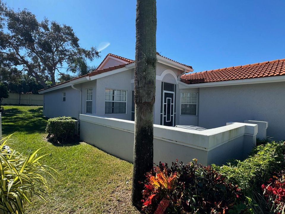 For Sale: $339,000 (2 beds, 2 baths, 1175 Square Feet)