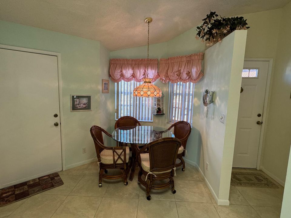 For Sale: $339,000 (2 beds, 2 baths, 1175 Square Feet)
