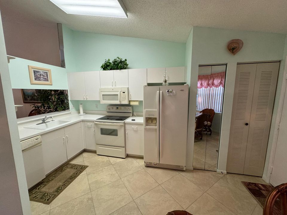 For Sale: $339,000 (2 beds, 2 baths, 1175 Square Feet)