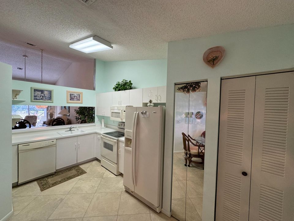For Sale: $339,000 (2 beds, 2 baths, 1175 Square Feet)