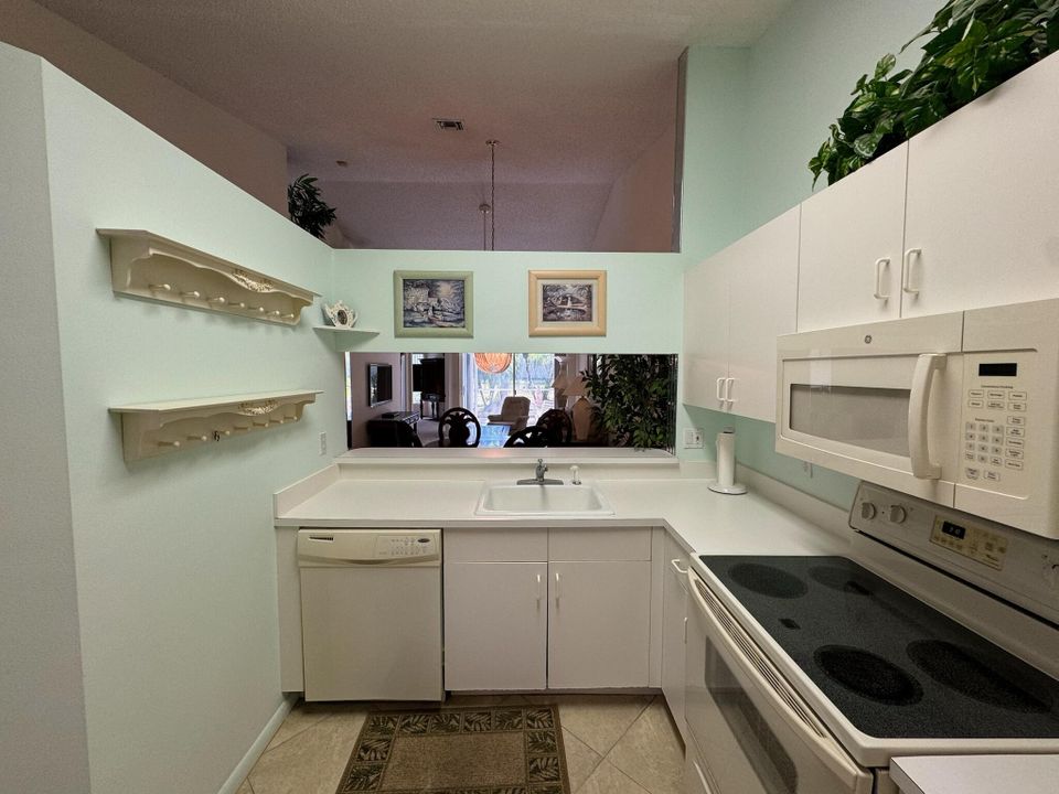 For Sale: $339,000 (2 beds, 2 baths, 1175 Square Feet)