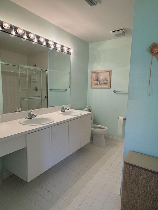 For Sale: $339,000 (2 beds, 2 baths, 1175 Square Feet)