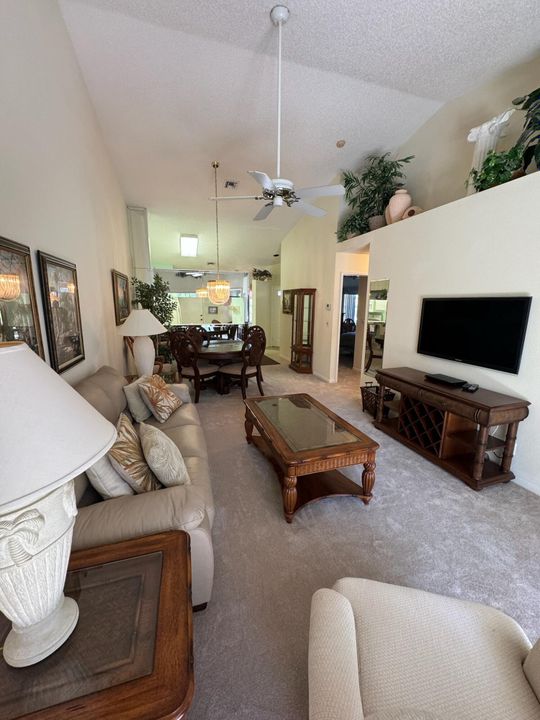 For Sale: $339,000 (2 beds, 2 baths, 1175 Square Feet)