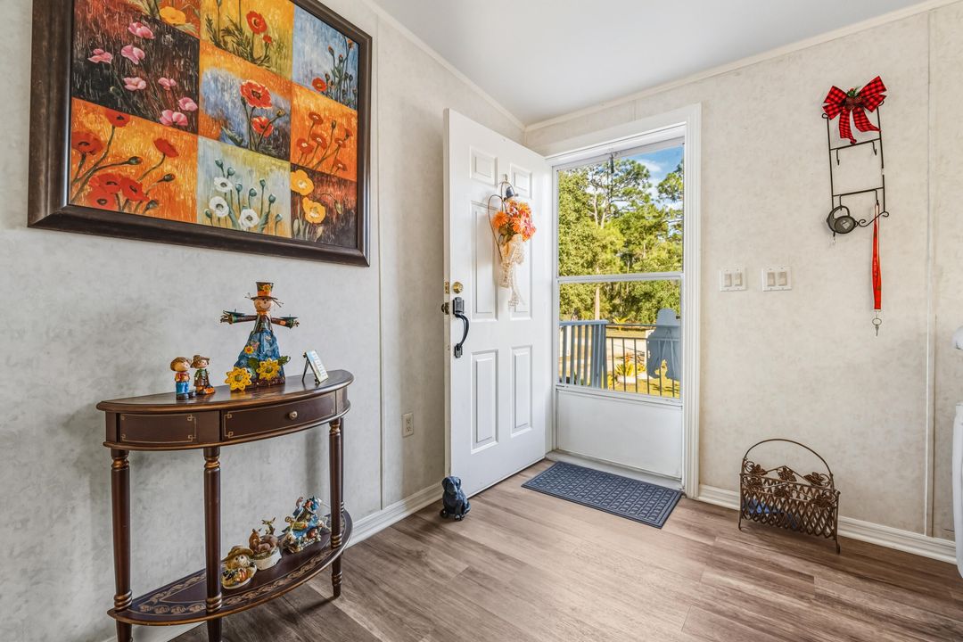 For Sale: $265,000 (3 beds, 2 baths, 1296 Square Feet)