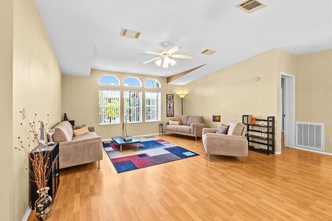 For Sale: $195,000 (3 beds, 2 baths, 1823 Square Feet)