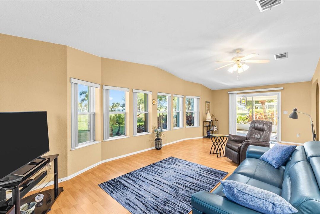 For Sale: $195,000 (3 beds, 2 baths, 1823 Square Feet)