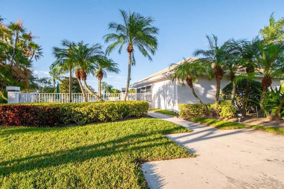 For Sale: $309,900 (2 beds, 2 baths, 1525 Square Feet)