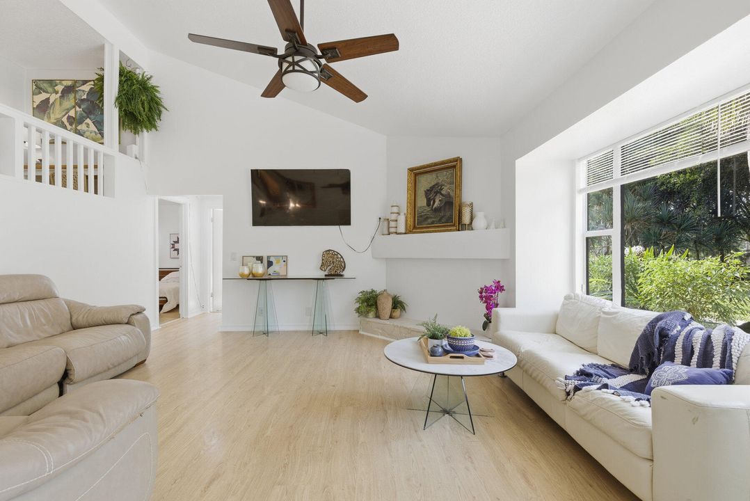 For Sale: $529,999 (3 beds, 2 baths, 1562 Square Feet)