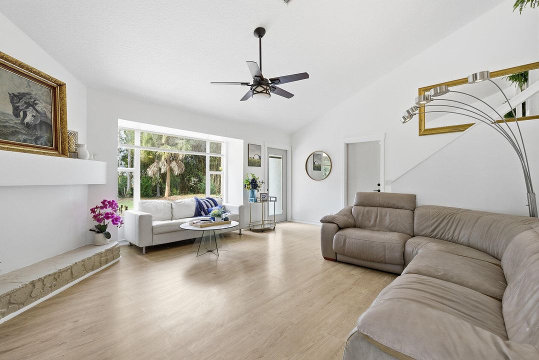 For Sale: $529,999 (3 beds, 2 baths, 1562 Square Feet)