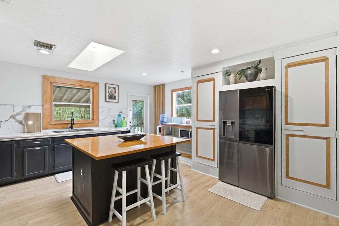 For Sale: $529,999 (3 beds, 2 baths, 1562 Square Feet)