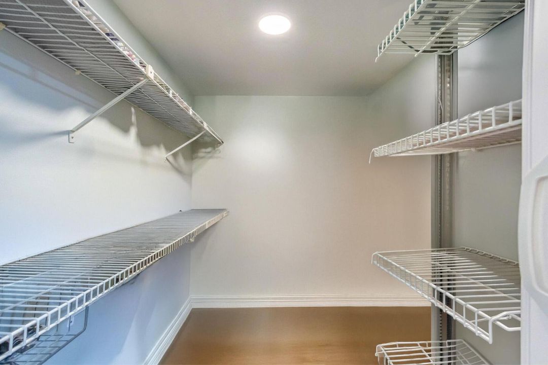 待售: $199,900 (2 贝兹, 2 浴室, 1220 平方英尺)