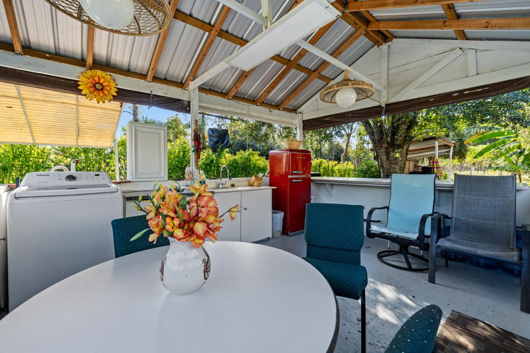 For Sale: $265,000 (3 beds, 2 baths, 1296 Square Feet)