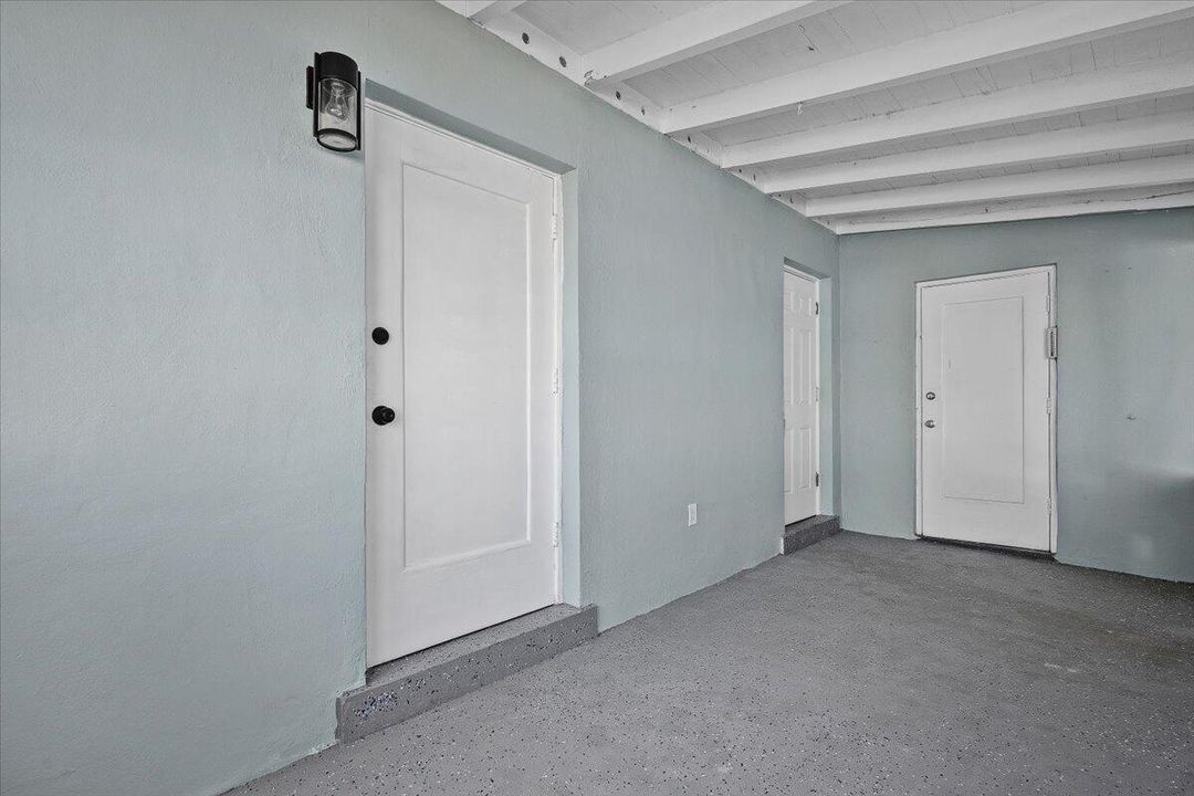 На продажу: $389,900 (2 спален, 1 ванн, 702 Квадратных фут)