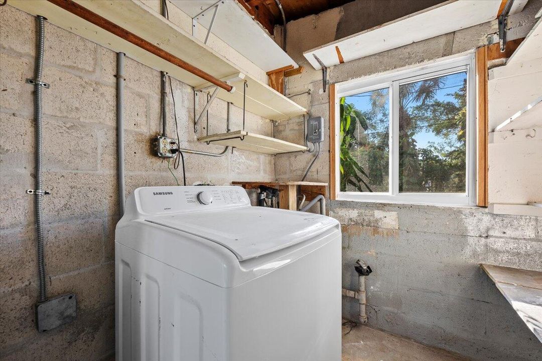 На продажу: $389,900 (2 спален, 1 ванн, 702 Квадратных фут)