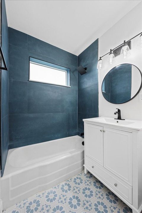 На продажу: $389,900 (2 спален, 1 ванн, 702 Квадратных фут)